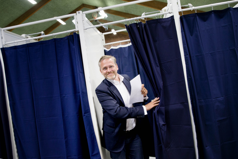 Anders Samuelsen Stemmer i Stensballehallen i Horsens